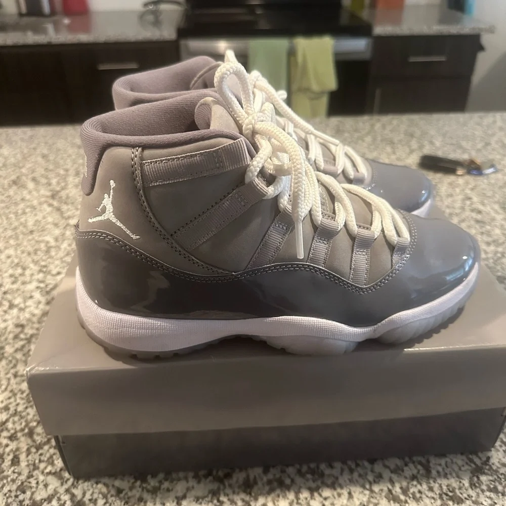 Cool gray 11s size 6 in men - Picture 1 of 4